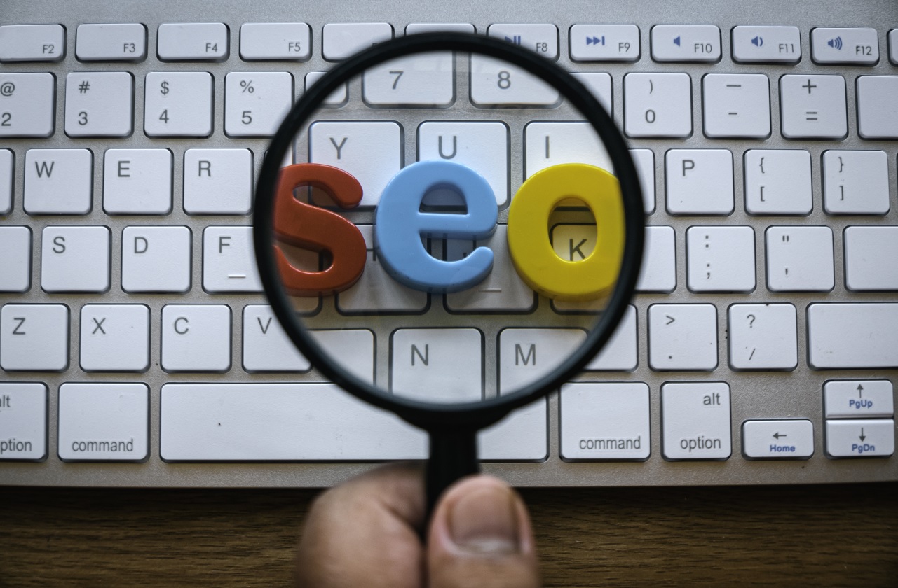 Ce înseamnă prezența în prima pagină Google prin optimizare SEO, pentru profitul afacerii tale?