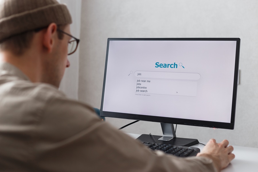 Google vs ChatGPT: pentru ce căutări să le folosești?