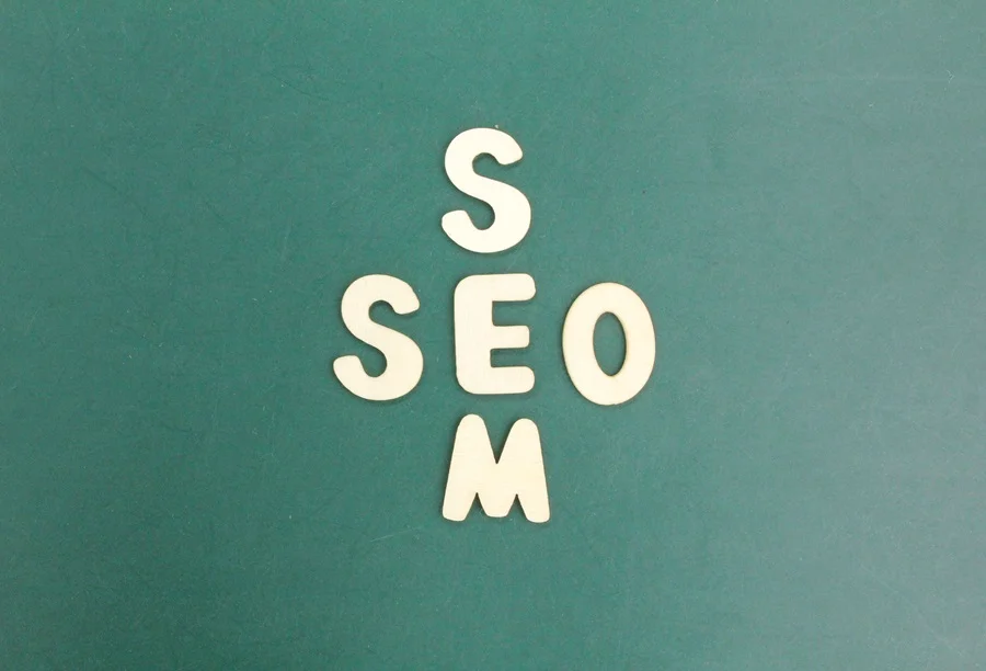 SEO vs. SEM: Cum se diferențiază și ce rol are fiecare?